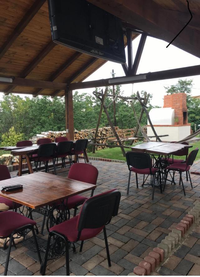 Вілла Caravans Park & Glamping Tents In The Vineyard Турда Екстер'єр фото