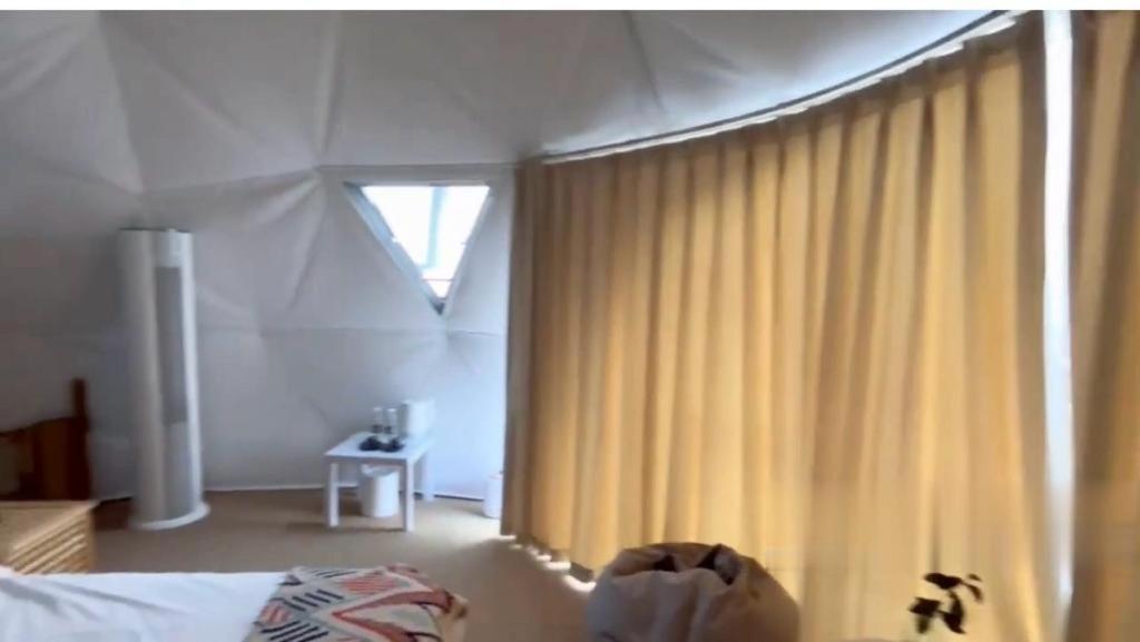Вілла Caravans Park & Glamping Tents In The Vineyard Турда Екстер'єр фото