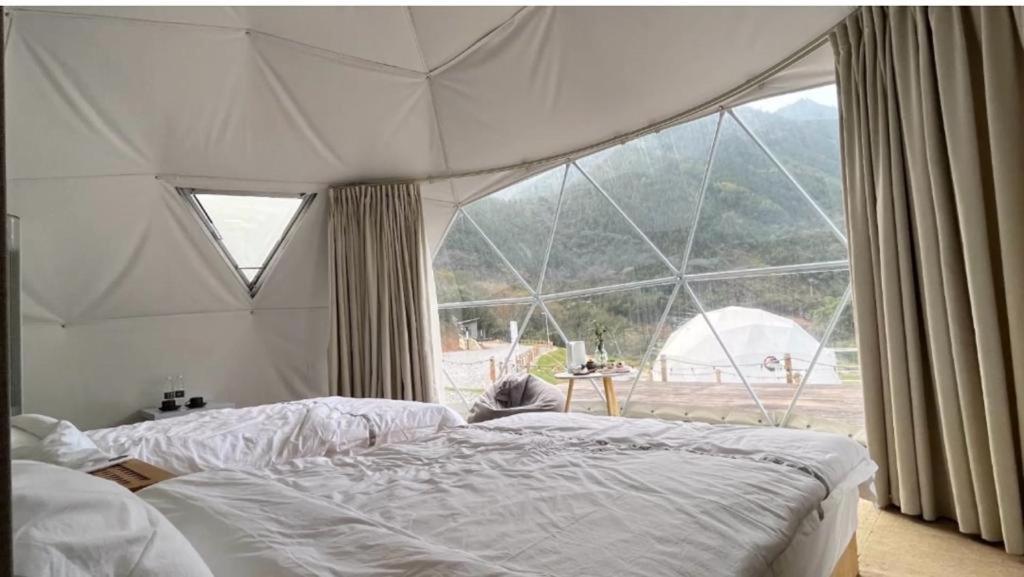 Вілла Caravans Park & Glamping Tents In The Vineyard Турда Екстер'єр фото